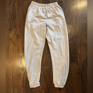 Size small random brand idk it, grey sweatpants.